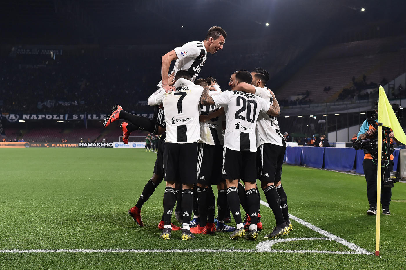 他们通过各 他们通过各