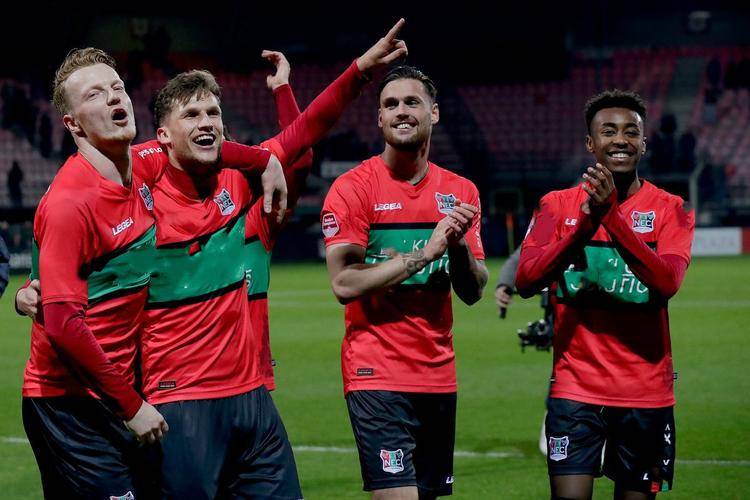 在赛场上体 在赛场上体